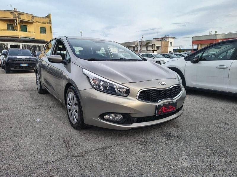 Usata Kia Ceed 89 CV (65 kW) 2013 Grigio scuro Utilitaria