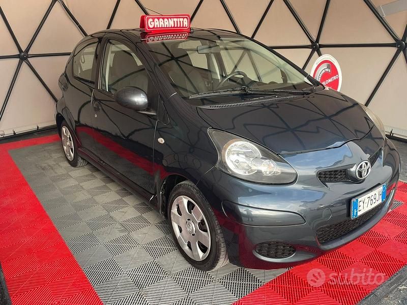 Usata Toyota Aygo X-play 69 CV (50 kW) 2011 Grigio Utilitaria