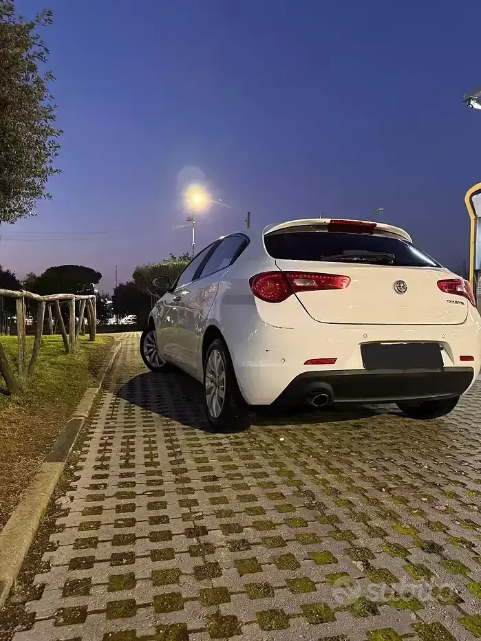 Usata Alfa Romeo Giulietta 120 CV (88 kW) 2018 Bianco Utilitaria