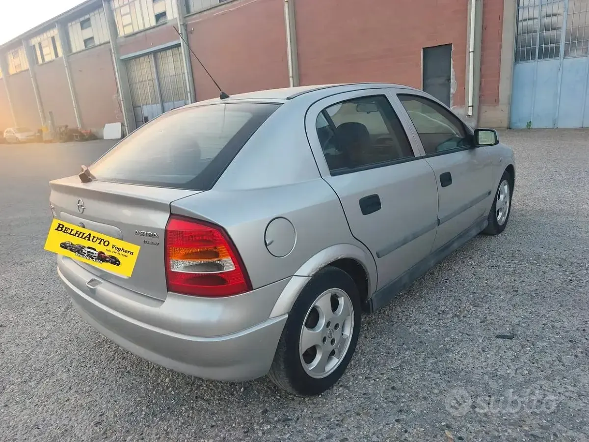 Usata Opel Astra 101 CV (74 kW) 2002 Grigio Berlina