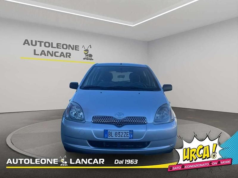 Usata Toyota Yaris Sol 68 CV (50 kW) 2000 Grigio Berlina