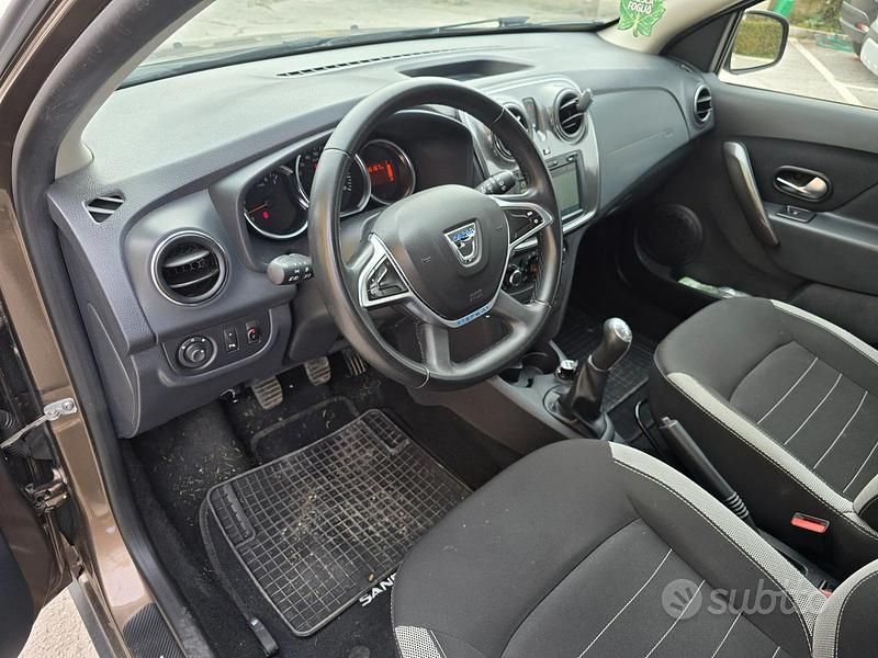 Usata Dacia Sandero Comfort 95 CV (69 kW) 2020 Grigio Utilitaria