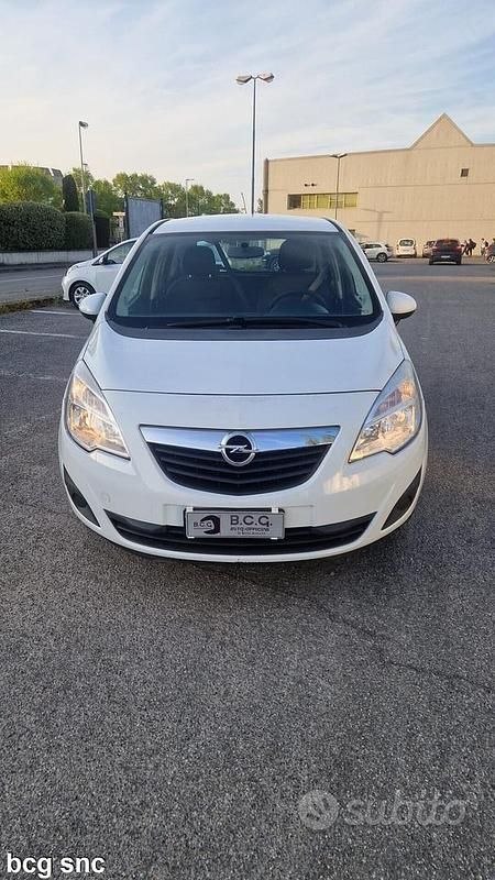 Usata Opel Meriva Cosmo 101 CV (74 kW) 2010 Bianco Monovolume
