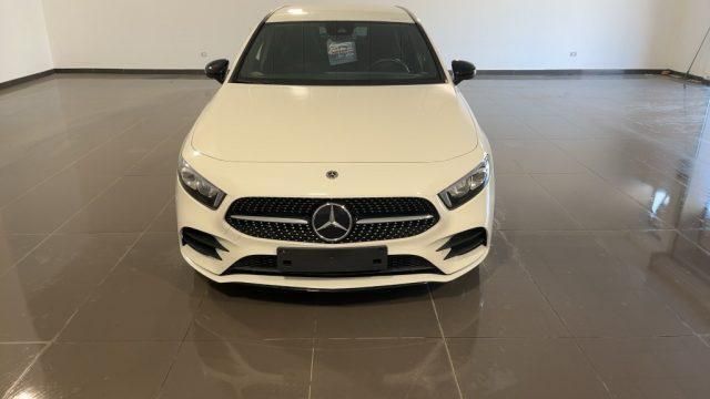 Usata Mercedes A180 AMG line 136 CV (100 kW) 2022 Bianco pastello Utilitaria
