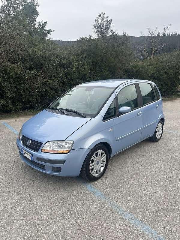 Usata Fiat Idea 69 CV (50 kW) 2005 Blu/azzurro Monovolume