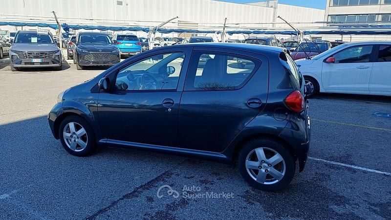 Usata Toyota Aygo Sol 68 CV (50 kW) 2006 Gray Utilitaria