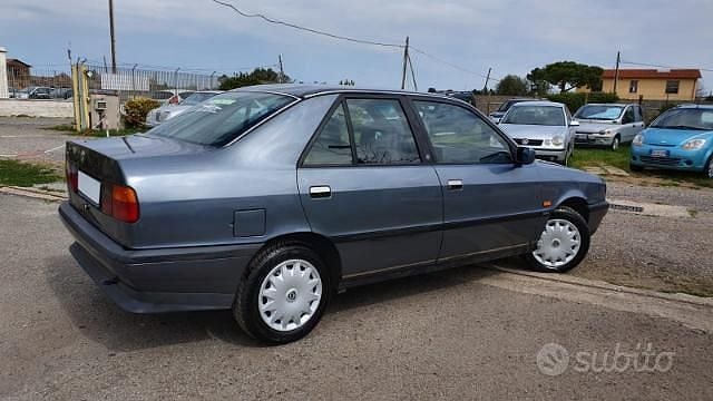 Usata Lancia Dedra 105 CV (77 kW) 1993 Grigio Berlina