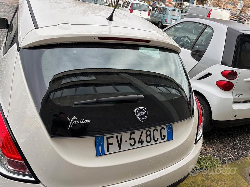 Usata Lancia Ypsilon 69 CV (50 kW) 2019 Bianco Utilitaria