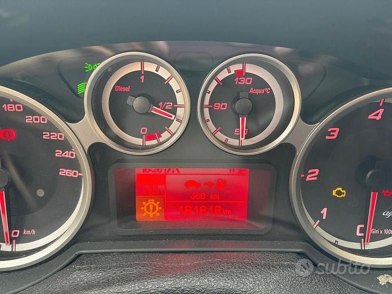 Rosso Usata 2015 Alfa Romeo MiTo Due volumi | 4500 € (Buon prezzo) - Immagine 1/4