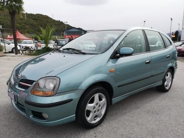 Nissan almera tino 2001