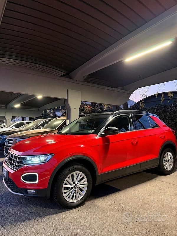 Usata VW T-Roc 150 CV (110 kW) 2022 Rosso SUV