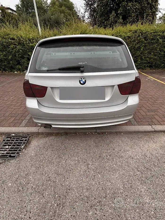 Usata BMW 318 143 CV (105 kW) 2010 Grigio Station wagon