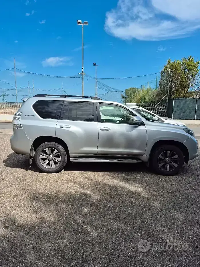 Usata Toyota Land Cruiser 190 CV (139 kW) 2012 Grigio Station wagon
