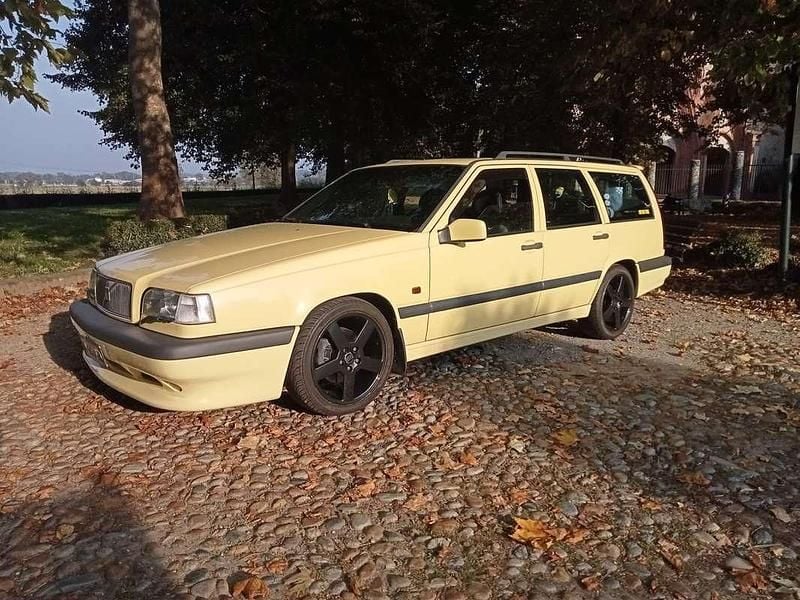 Usata Volvo 850 211 CV (155 kW) 1995 Giallo Station wagon