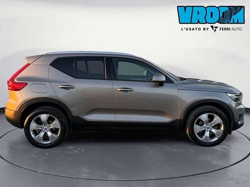 Usata Volvo XC40 Momentum 129 CV (94 kW) 2022 Grigio SUV