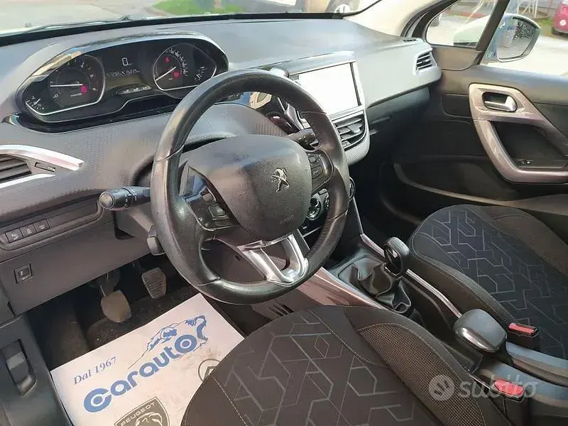 Usata Peugeot 2008 Active 99 CV (72 kW) 2016 Bianco SUV