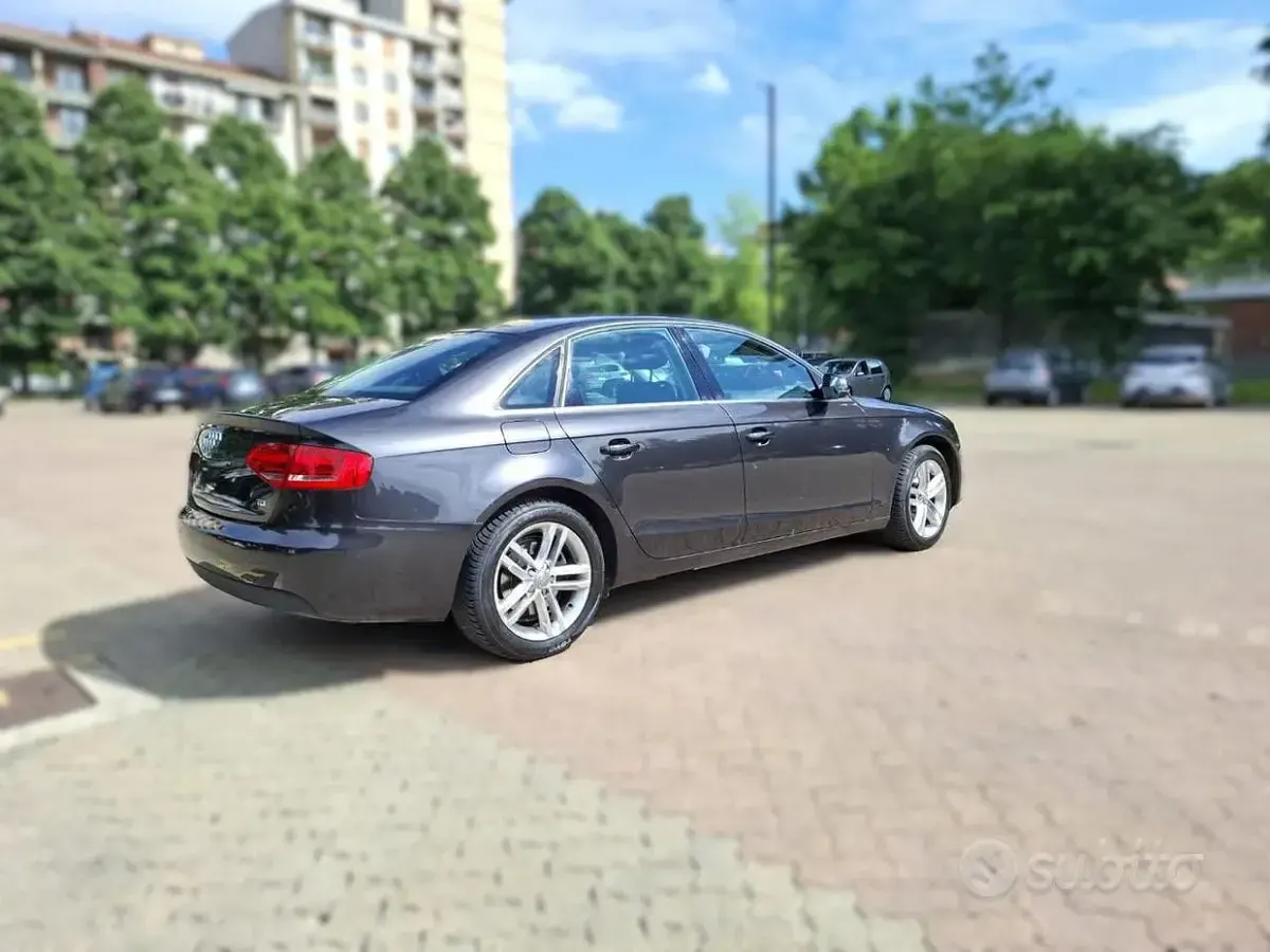 Usata Audi A4 120 CV (88 kW) 2011 Grigio Berlina