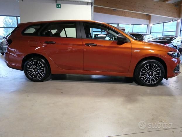 Usata Fiat Tipo Business 131 CV (96 kW) 2024 Arancione metallizzato Station wagon