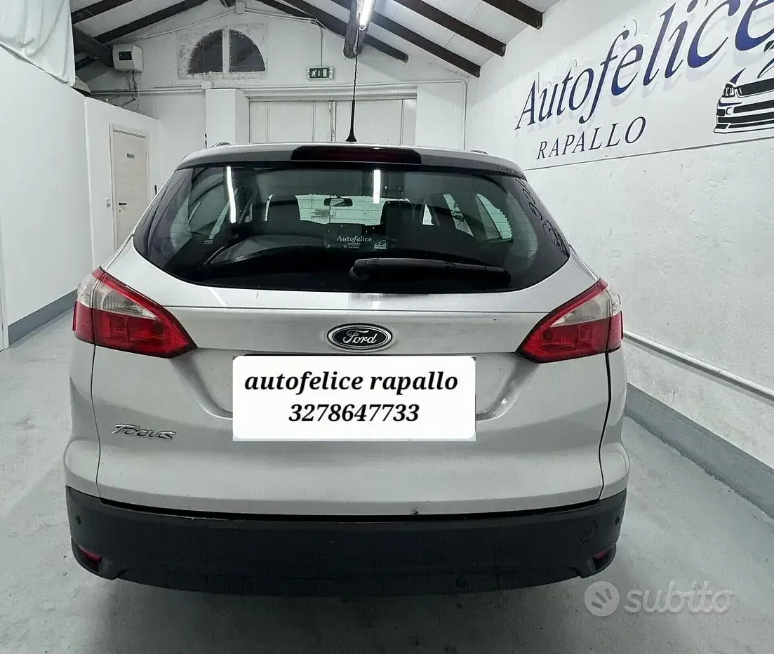 Usata Ford Focus 116 CV (85 kW) 2012 Grigio Station wagon