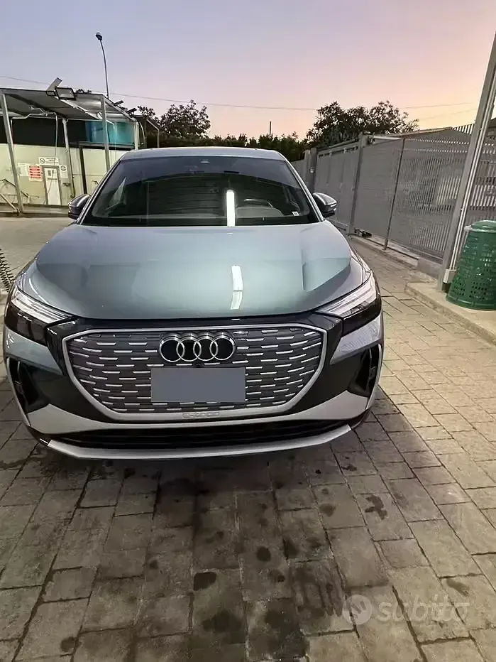 Käytetty Audi Q4 e-tron 69 kW (95 HP) 2022 Harmaa Katumaasturi