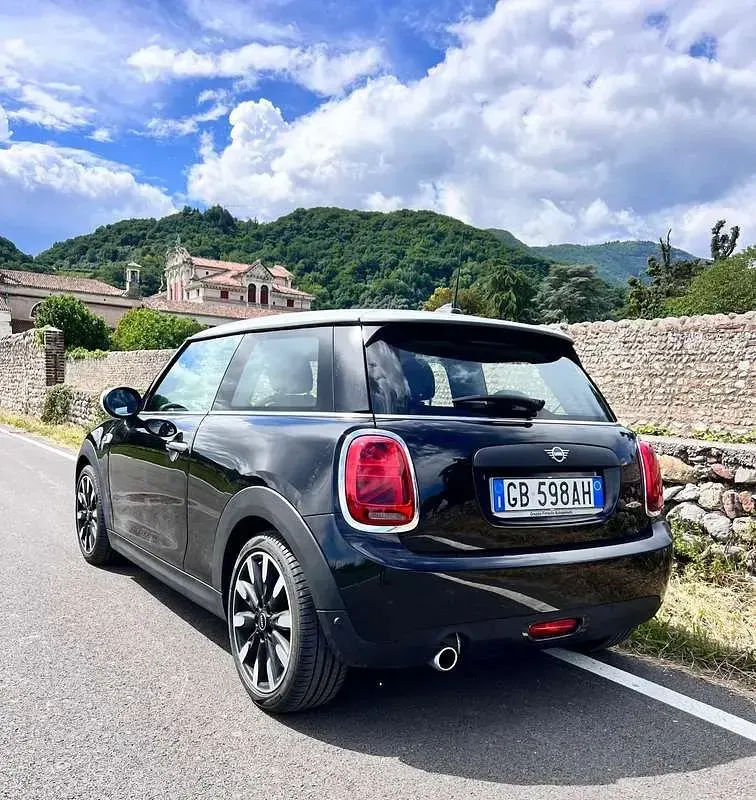 Usata Mini ONE 75 CV (55 kW) 2020 Nero Utilitaria