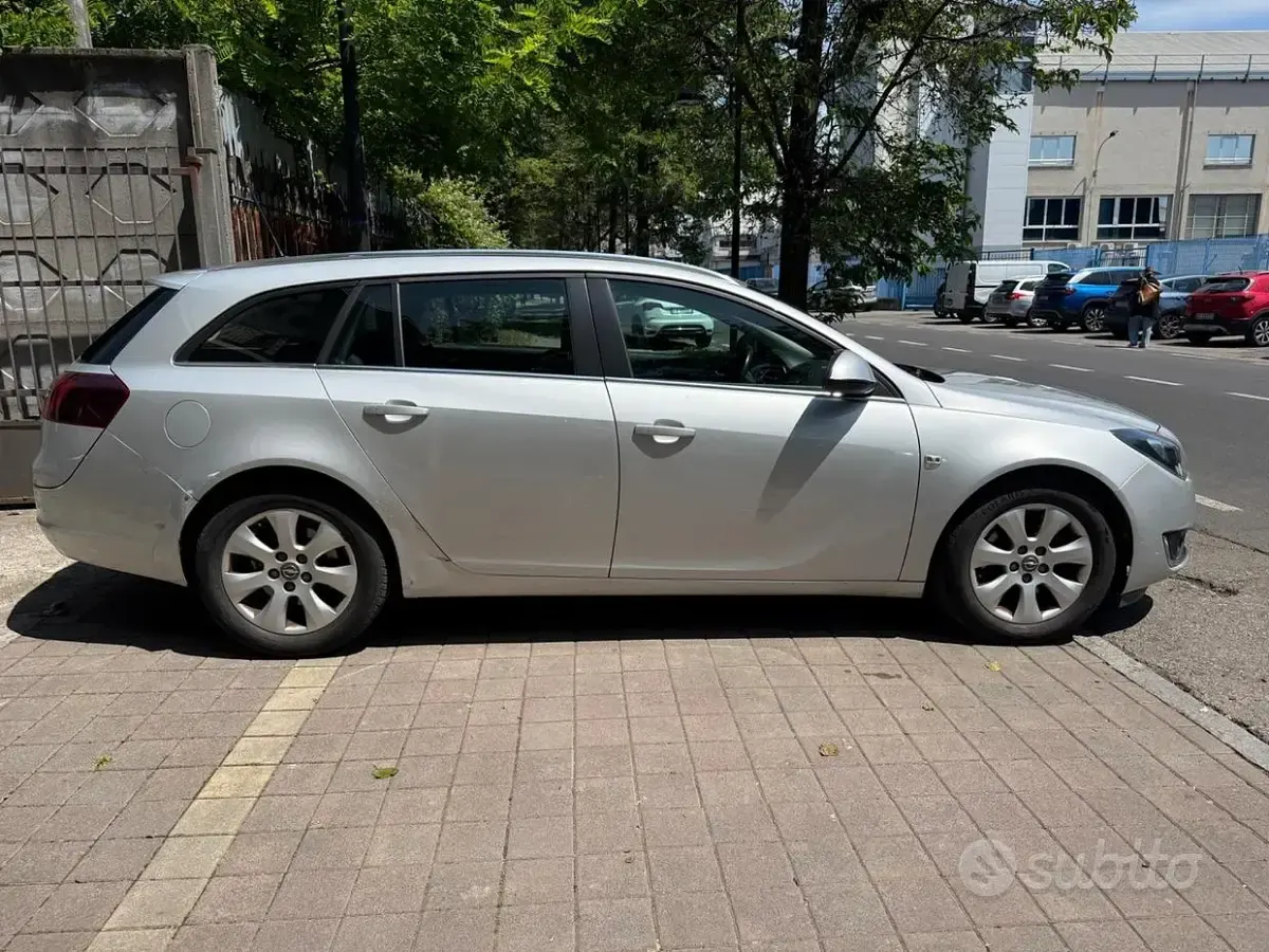 Usata Opel Insignia Sport 140 CV (102 kW) 2014 Grigio Station wagon