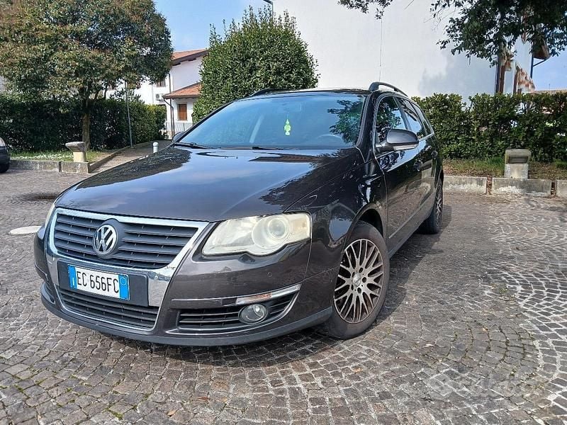Usata VW Passat 140 CV (102 kW) 2010 Nero Station wagon