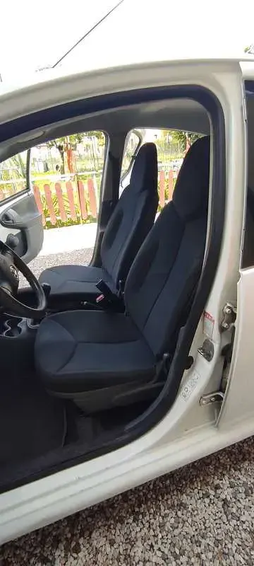 Usata Toyota Aygo Connect Style 68 CV (50 kW) 2011 Bianco Utilitaria