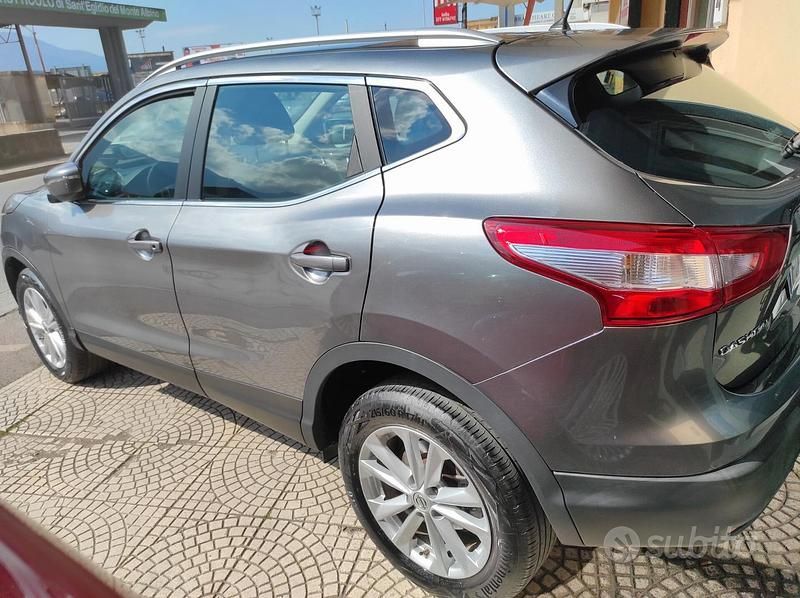 Usata Nissan Qashqai 131 CV (96 kW) 2016 Grigio SUV