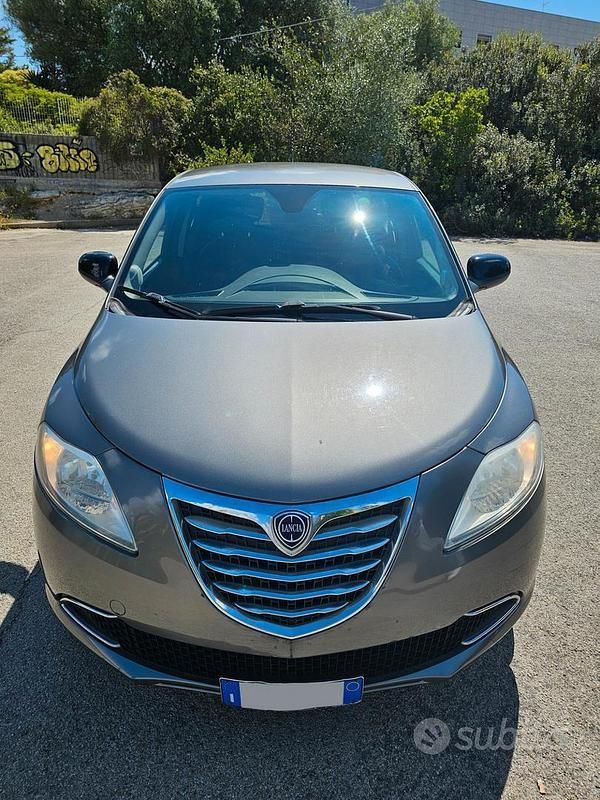 Usata Lancia Ypsilon Platinum 69 CV (50 kW) 2013 Grigio Utilitaria