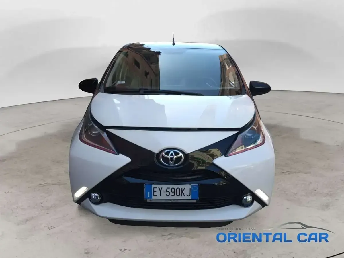 Usata Toyota Aygo X-play 69 CV (50 kW) 2015 Bianco Utilitaria