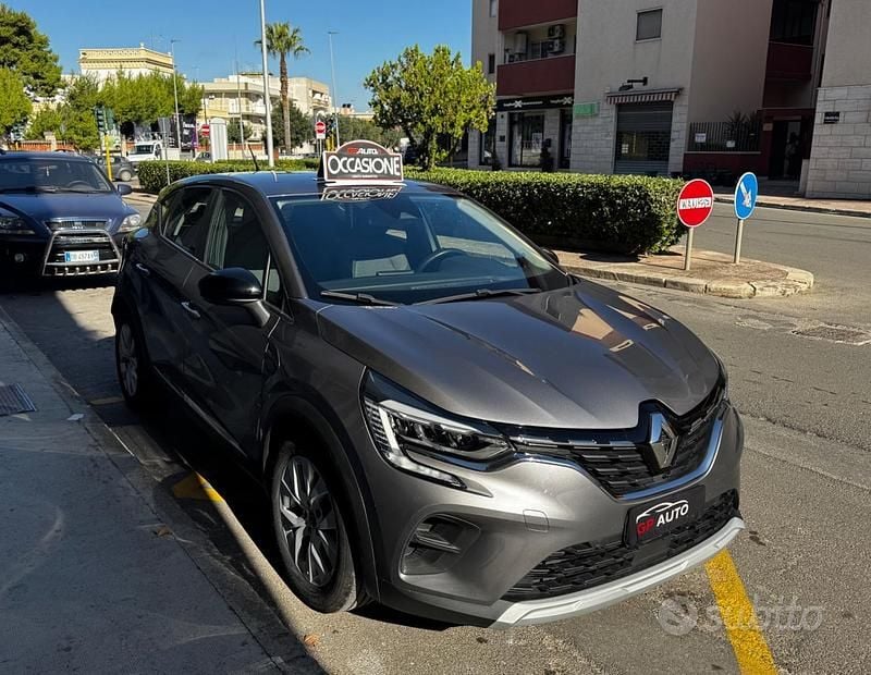 Usata Renault Captur 95 CV (69 kW) 2021 Argento SUV