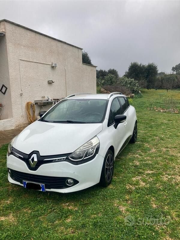 Usata 2015 Renault Clio GrandTour Station wagon | 5900 € (Buon prezzo) - Immagine 1/4