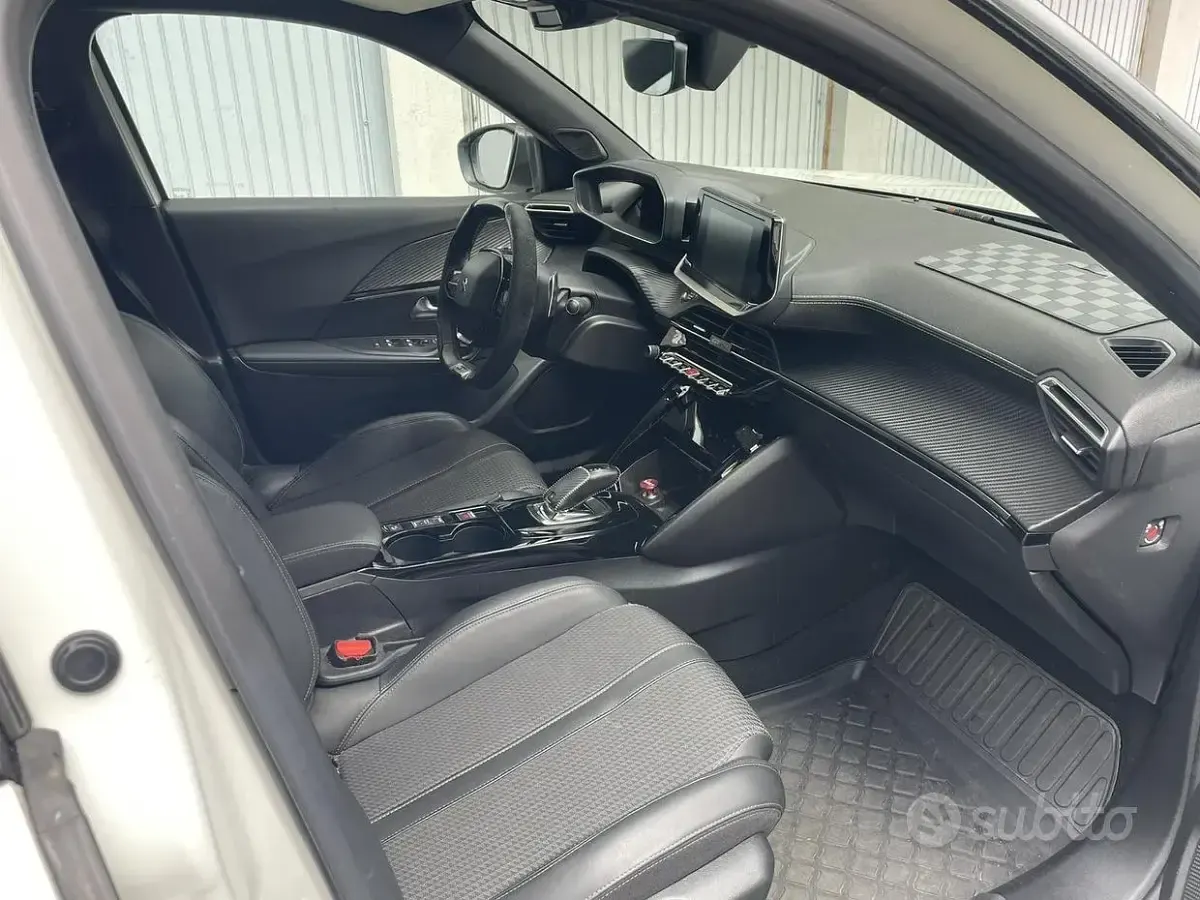 Usata Peugeot 2008 GT-line 131 CV (96 kW) 2020 Bianco SUV