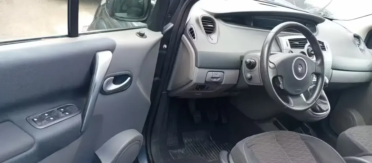 Usata Renault Scenic E-Tech Dynamique 110 CV (80 kW) 2010 Grigio Monovolume