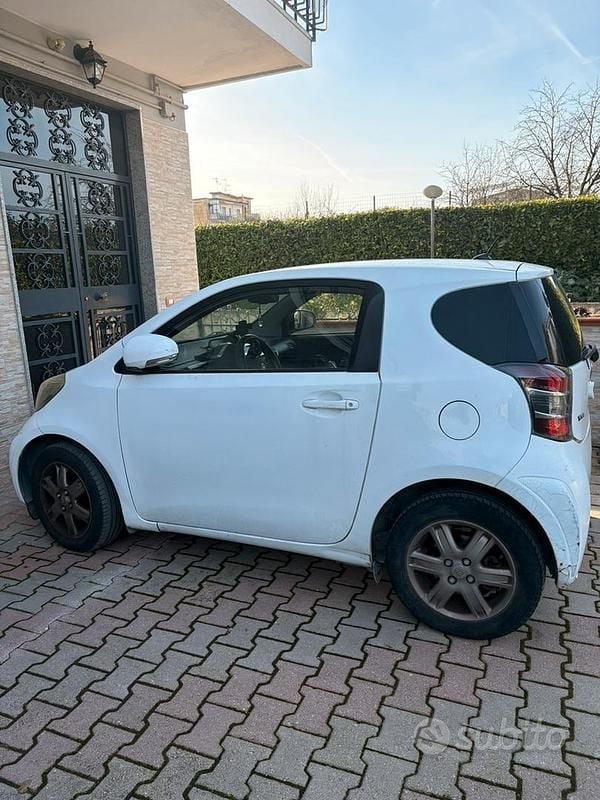 Usata Toyota iQ 98 CV (72 kW) 2010 Bianco Utilitaria
