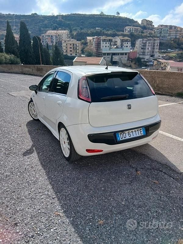 Usata Fiat Grande Punto 75 CV (55 kW) 2007 Bianco Utilitaria