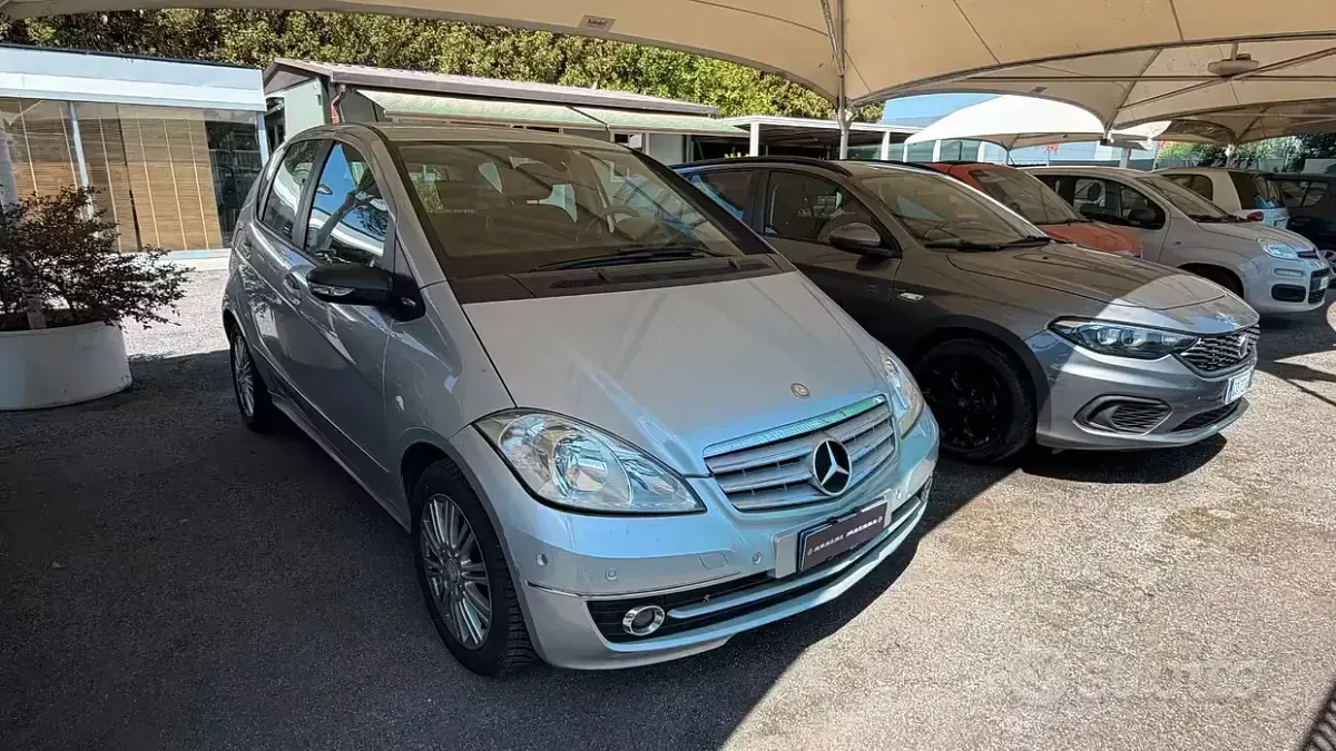 Usata Mercedes A180 Elegance 95 CV (69 kW) 2010 Grigio Berlina