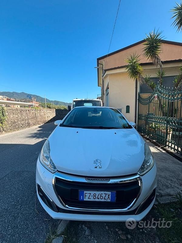 Usata Peugeot 208 100 CV (73 kW) 2020 Bianco Utilitaria