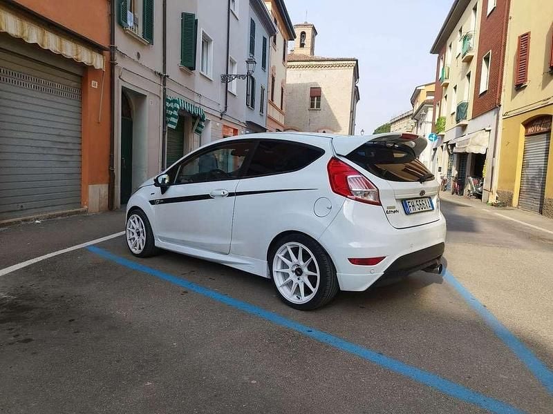 Usata Ford Fiesta ST-Line 101 CV (74 kW) 2017 Bianco Berlina