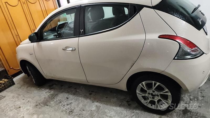 Usata Lancia Ypsilon 95 CV (69 kW) 2016 Utilitaria