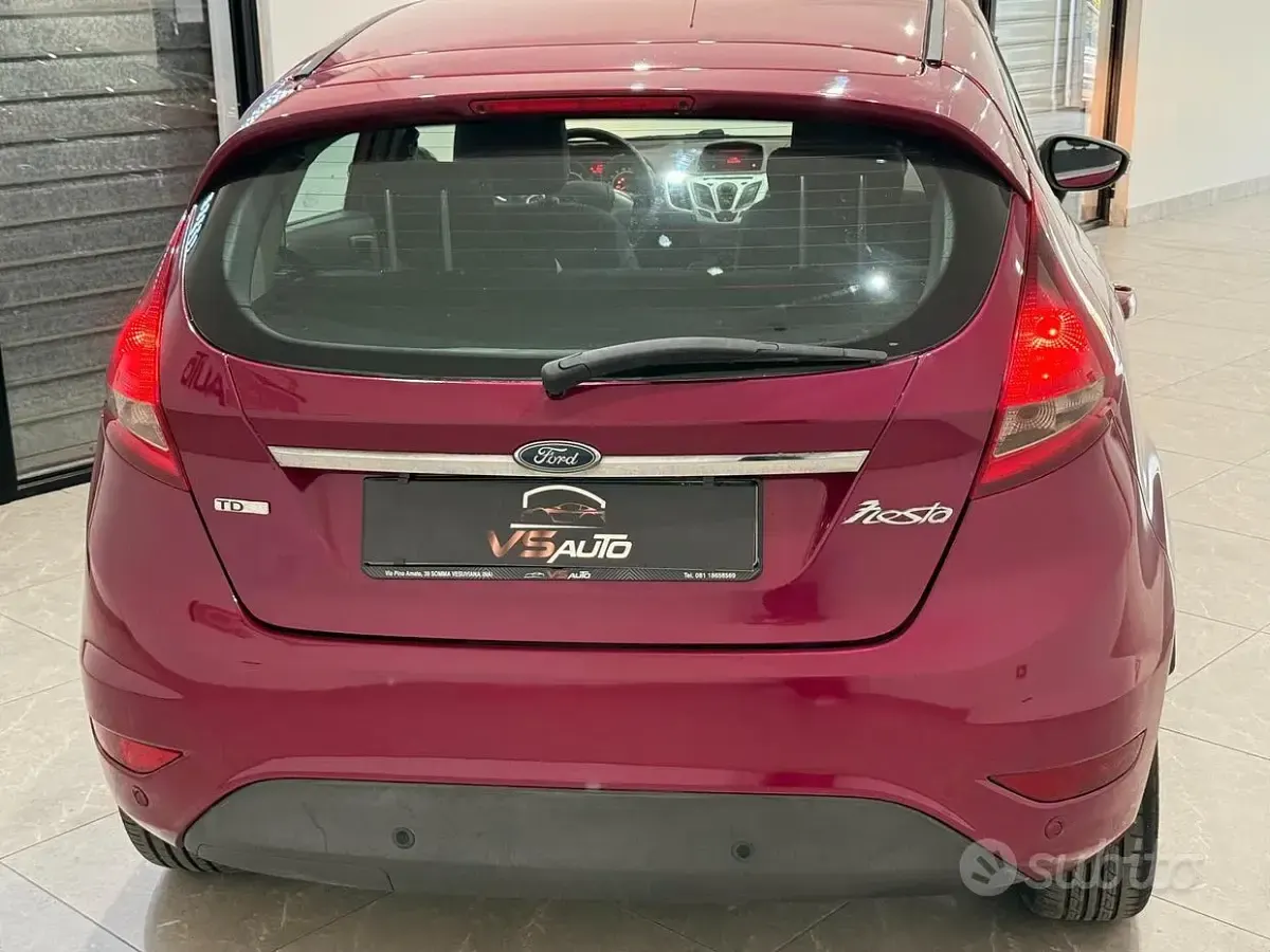 Usata Ford Fiesta 68 CV (50 kW) 2009 Viola Berlina