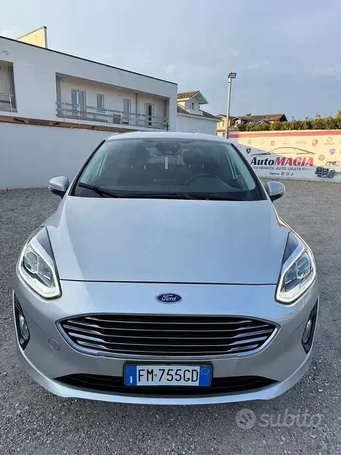 Usata Ford Fiesta Titanium 85 CV (62 kW) 2017 Grigio Utilitaria
