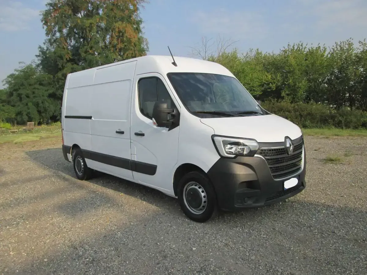 Usata Renault Master 136 CV (100 kW) 2024 Bianco Monovolume