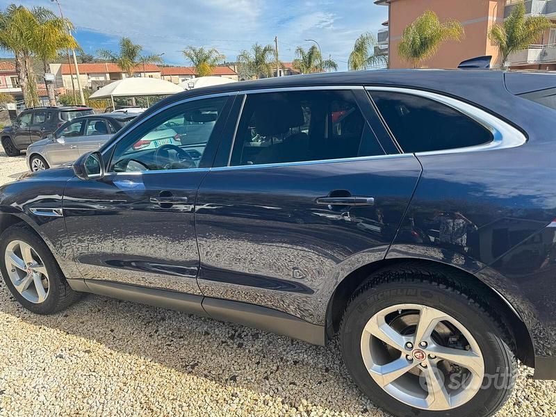 Usata Jaguar F-Pace Portfolio 180 CV (132 kW) 2018 Blu SUV