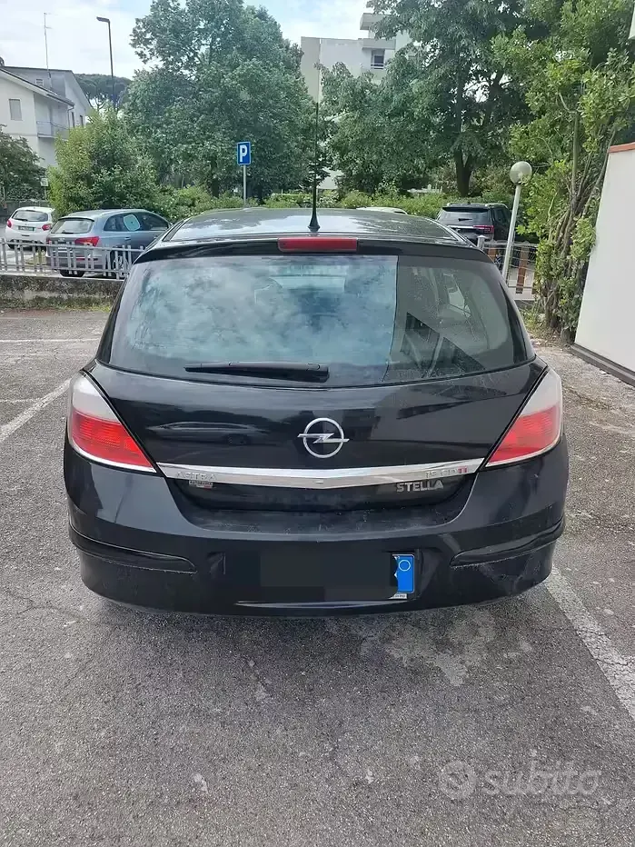 Usata Opel Astra 150 CV (110 kW) 2006 Nero Berlina