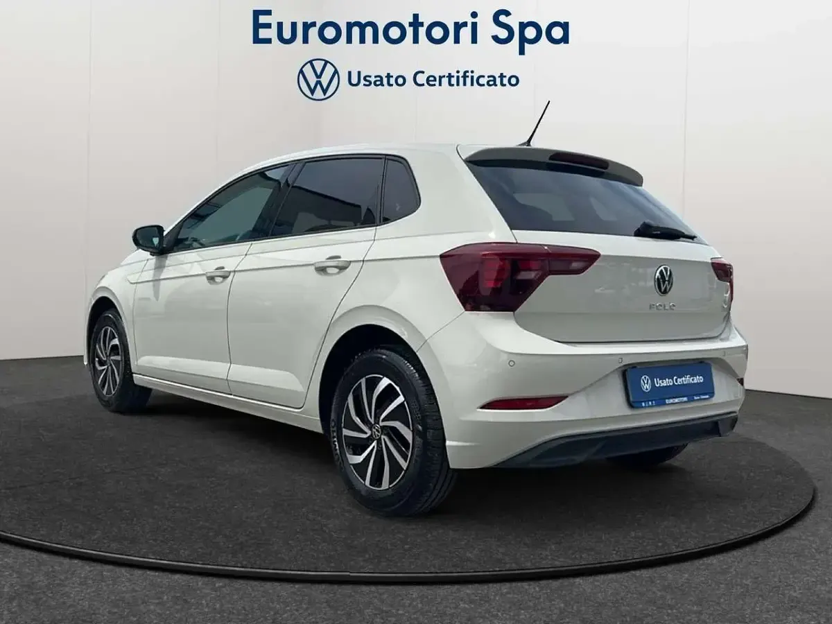 Usata VW Polo Life 95 CV (69 kW) 2023 Beige Utilitaria