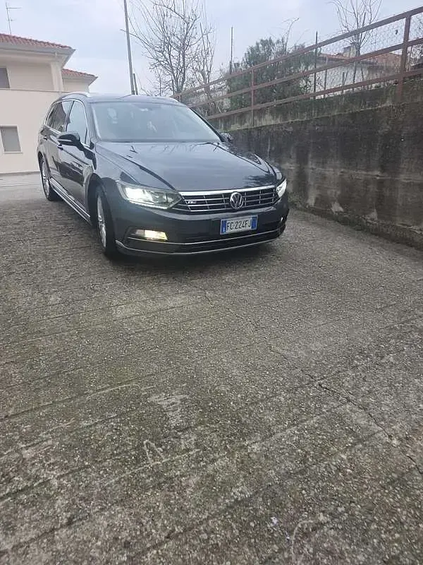 Usata VW Passat Executive 190 CV (139 kW) 2015 Grigio Station wagon