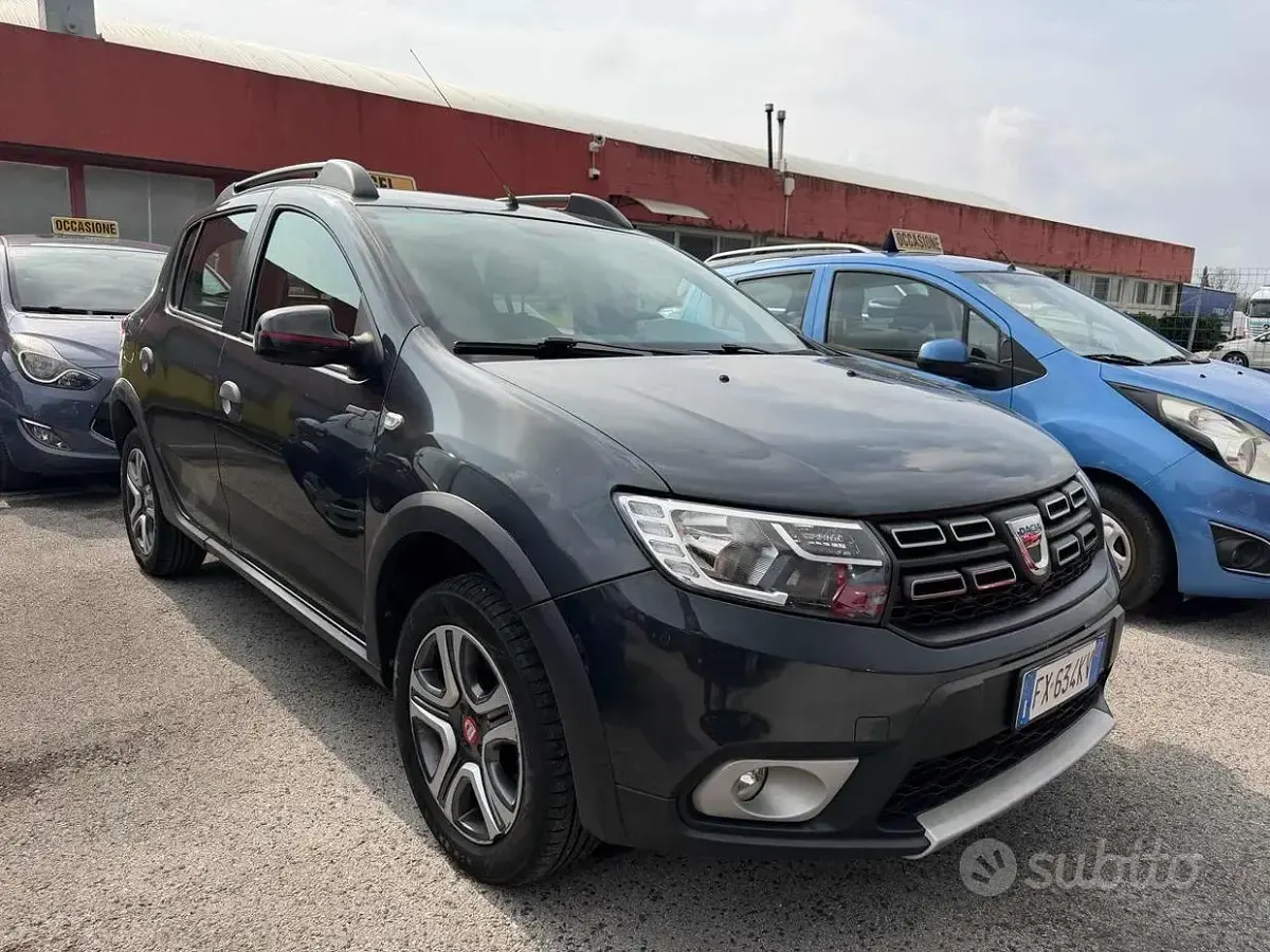 Usata Dacia Sandero Comfort 95 CV (69 kW) 2019 Grigio Berlina