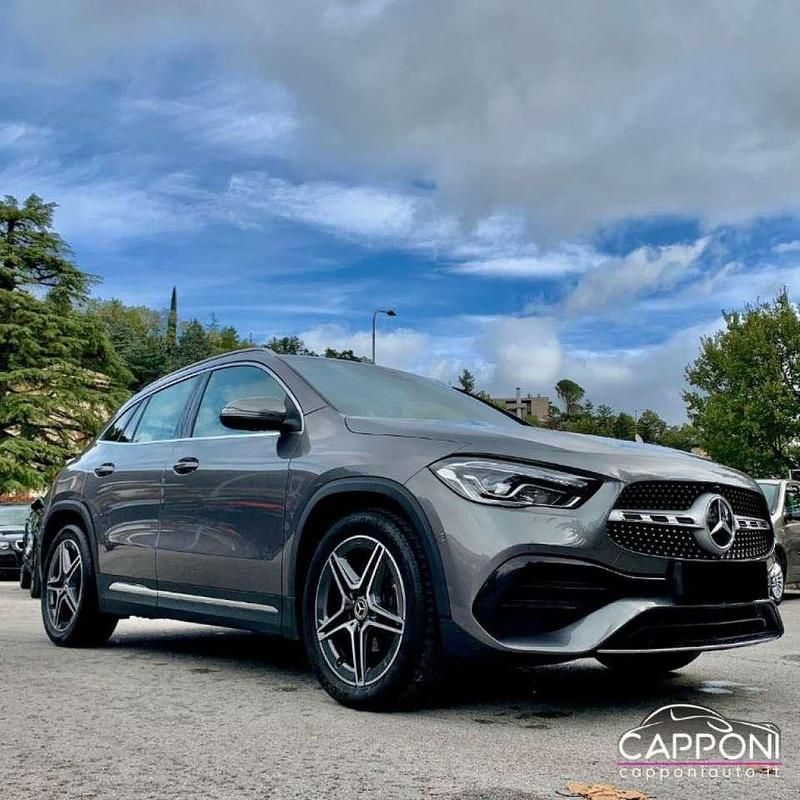 Usata Mercedes GLA220 AMG line 190 CV (139 kW) 2020 Grigio SUV